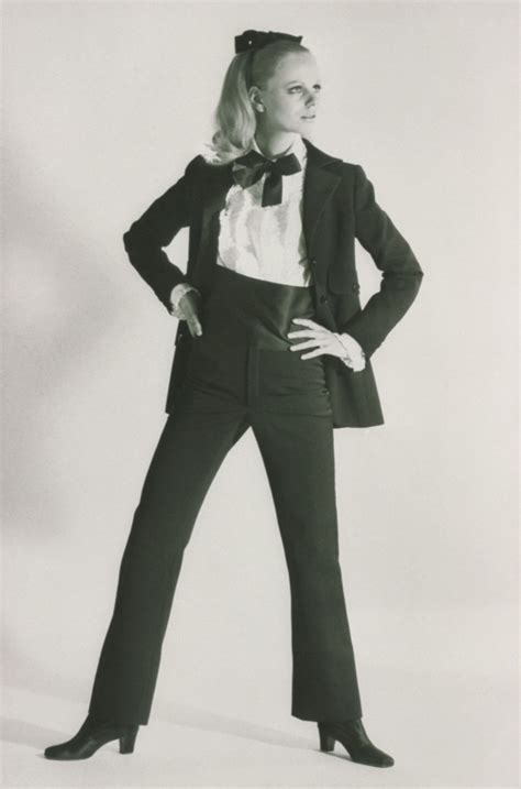 smoking pour femme yves saint laurent|Saint Laurent le smoking tuxedo.